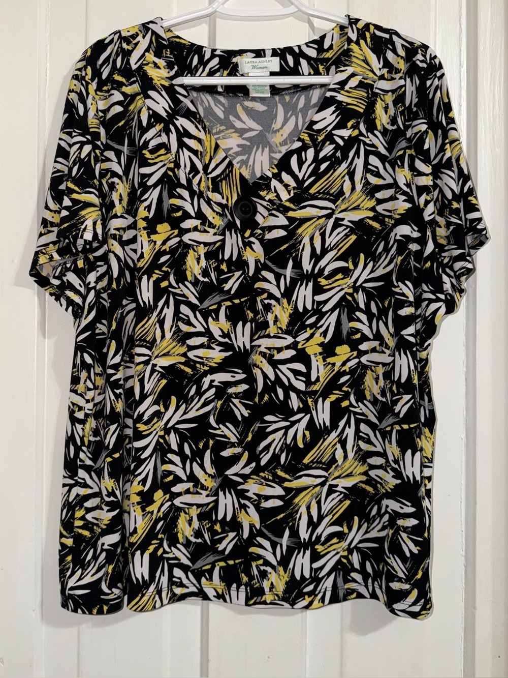 Womens‎ 2X shirt top blouse Laura Ashley Black V-Neck Short Sleeve Top